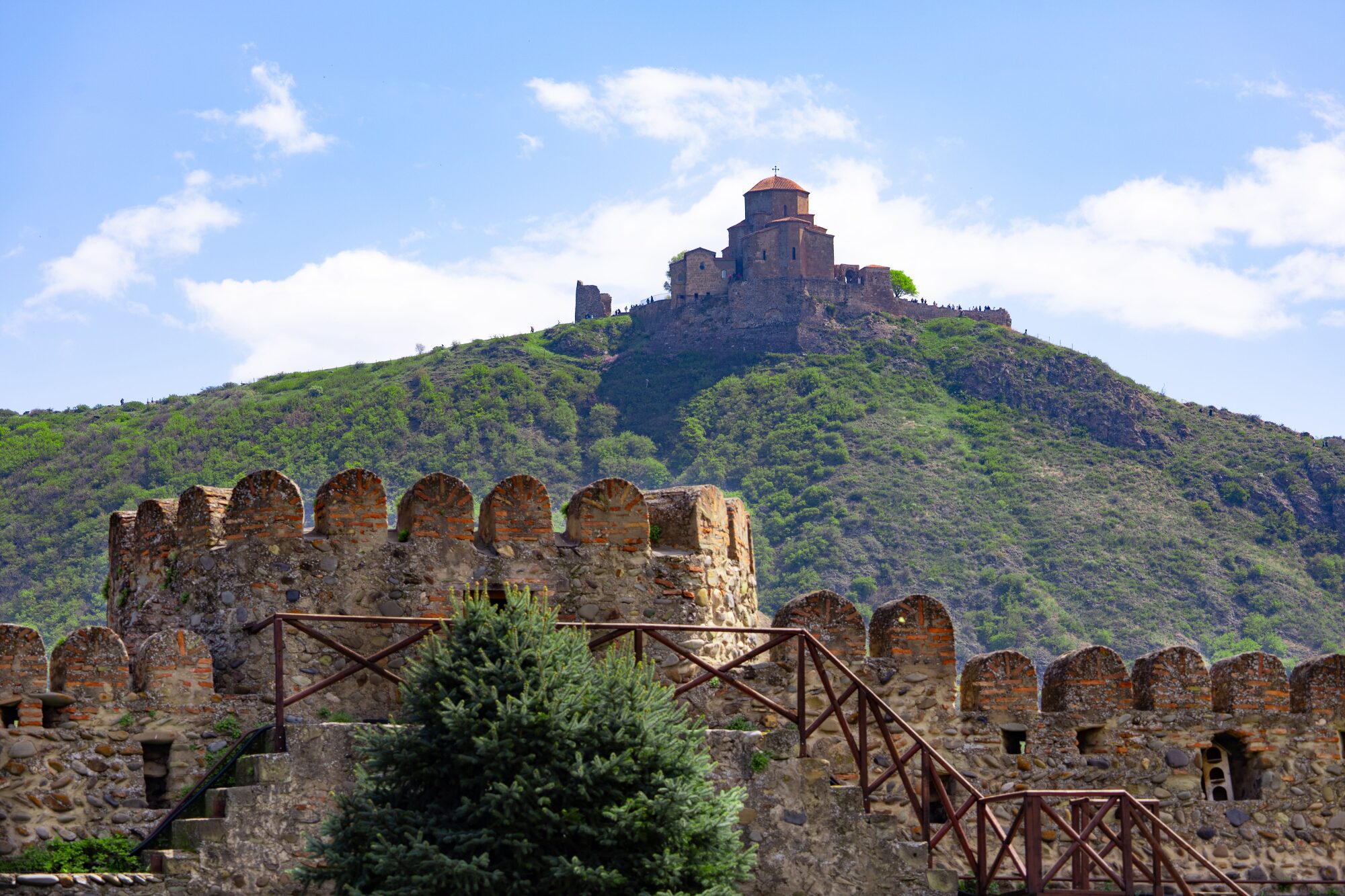 ჯვრის მონასტერი თბილისიდან